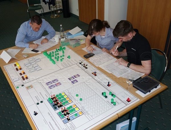 Online Seminare für BWL und Projektmanagement und Innovationsmanagement mit Simulationen und Planspiele – Business Simulation – Online BWL Online Simulation – Online BWL Online Planspiele – Projektmanagement Simulation – Projektmanagement Planspiele – Online Unternehmenssimulation – Projekt Online Simulation – Projekt Planspiel - Online Innovationsmanagement - Innovation - Online BWL Seminare und Schulungen – Projektmanagement Online Seminare und Online Schulungen – Online BWL Simulation – BWL Planspiele – Online Projektmanagement Online Simulation - Online Innovationsmanagement - Innovation - Projektmanagement Planspiele – Online Unternehmenssimulation – Projekt Online Simulation – Online Projekt Planspiel – Online BWL Simulation – Online BWL Online Planspiele - Innovationsmanagement - Online Innovation - Projektmanagement Online Simulation – Projektmanagement Online Planspiele – Unternehmenssimulationen – Online Business Simulation – Projekt Online Simulationen - Innovationsmanagement - Online Innovation - Betriebswirtschaft Simulation - Betriebswirtschaft Simulationen - Seminare für BWL und Projektmanagement mit Simulationen und Planspiele – Online BWL Online Simulationen - Online Projektmanagement Online Simulationen